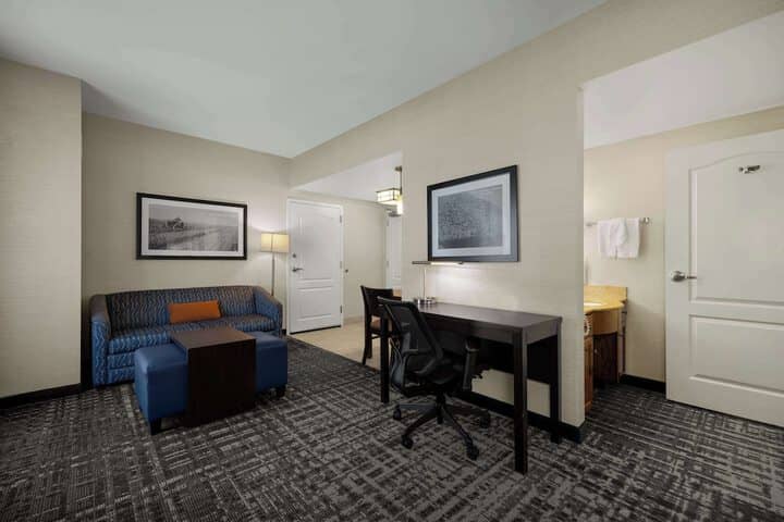 Room 5 of 44
